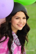 dbcf5588188688 Selena Gomez Films A Commerical For Her Dream Out  Loud Clothing Line